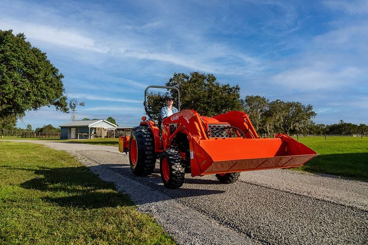 KUBOTA L3302DT CHORE BOSS PACKAGE
